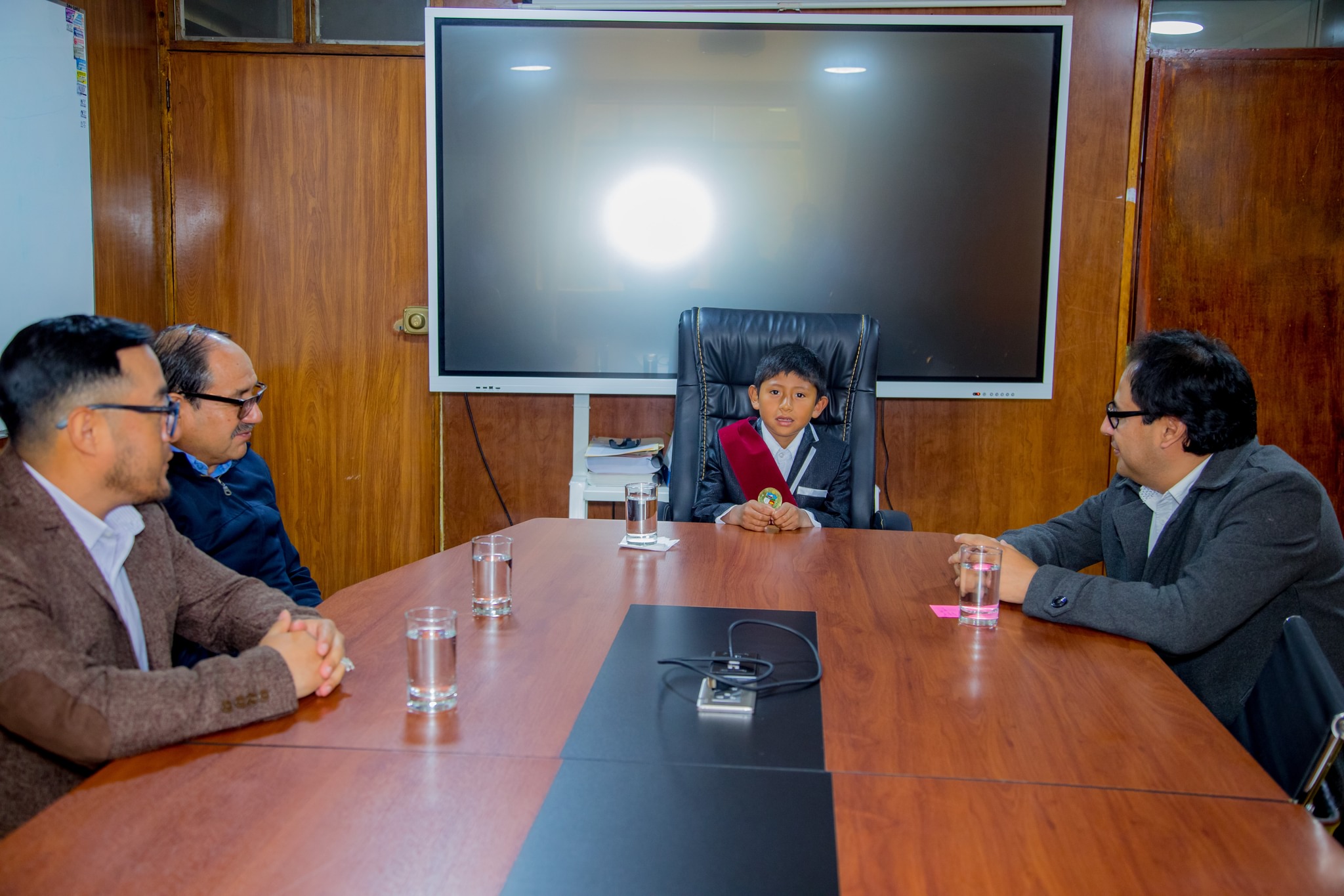 Mandatario Regional Percy Godoy impulsa generación de nuevos líderes tras exitosa experiencia de escolar Jheyson Casimiro como gobernador