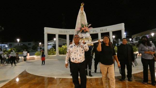 Mucha devoción en procesión y retreta en homenaje a nuestra Virgen de Fátima