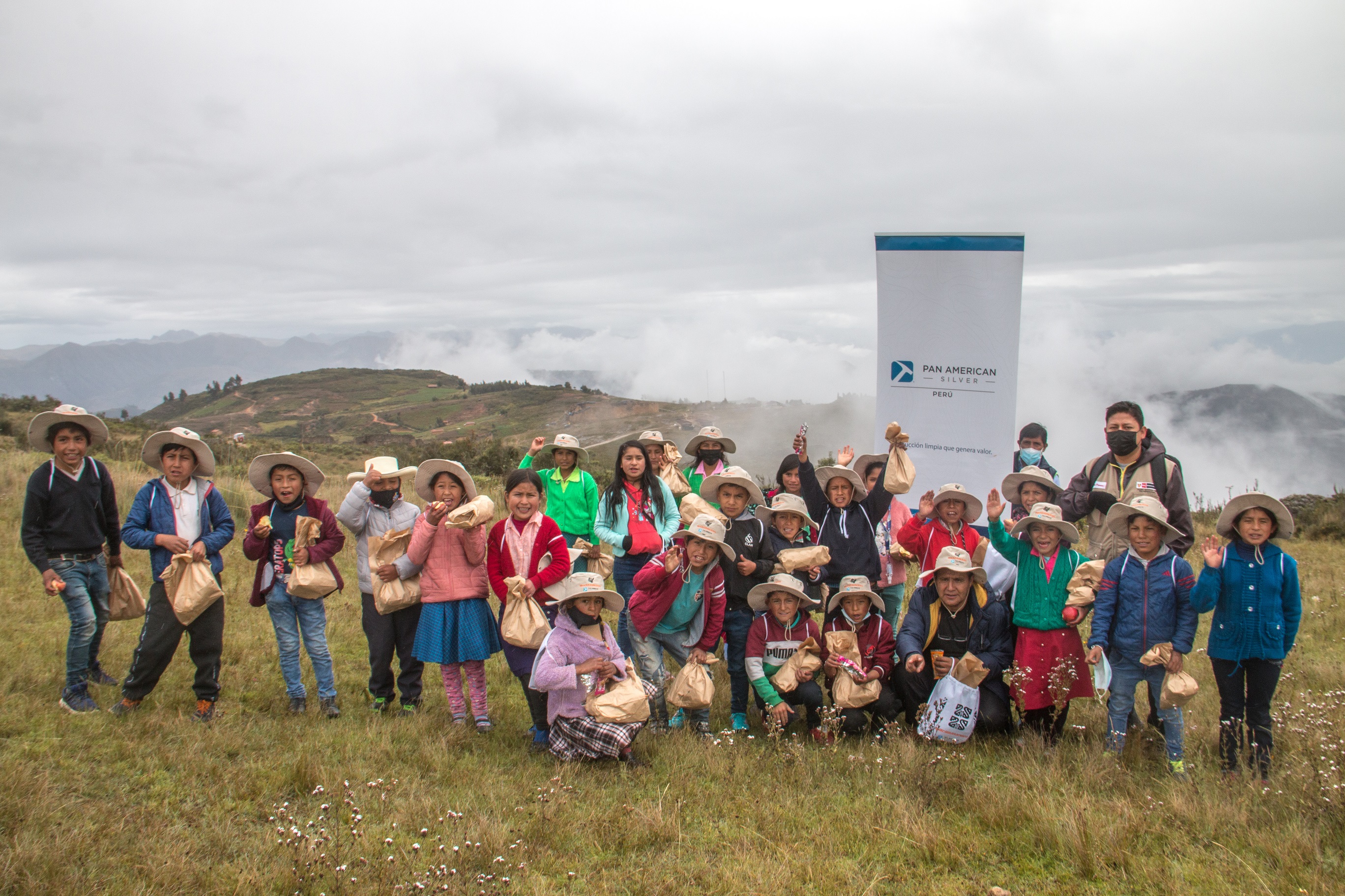 Escolares que participaron en los recorridos interpretativos en Marcahuamachuco
