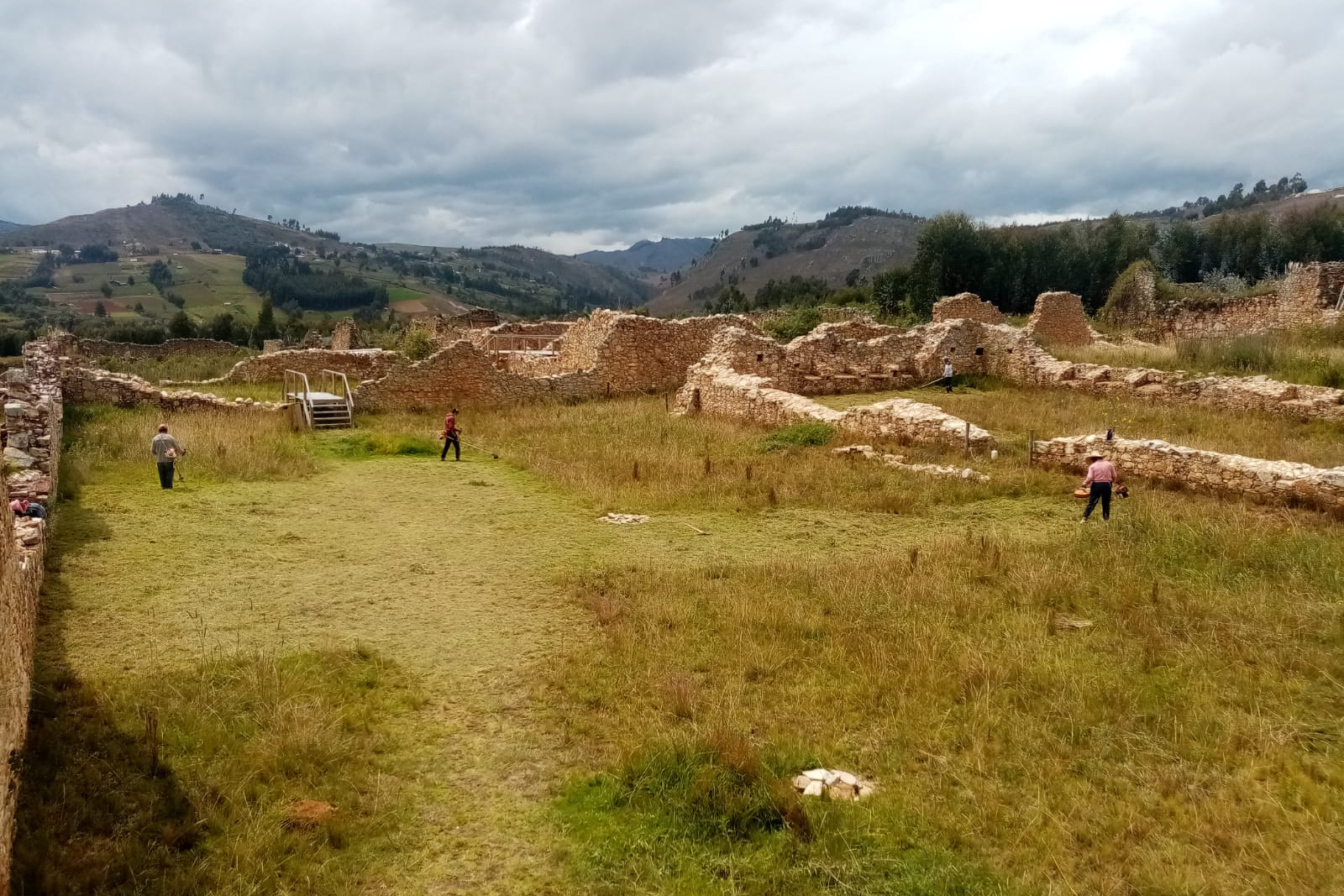 Actividades de mantenimiento en Wiraqochapampa