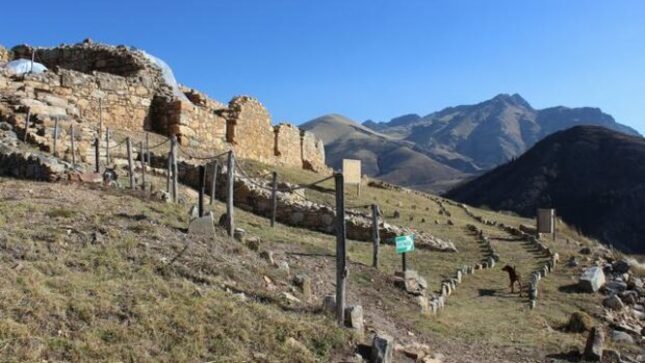 Fotografía de parte de la arquitectura prehispánica del sitio arqueológico Cerro Miraflores