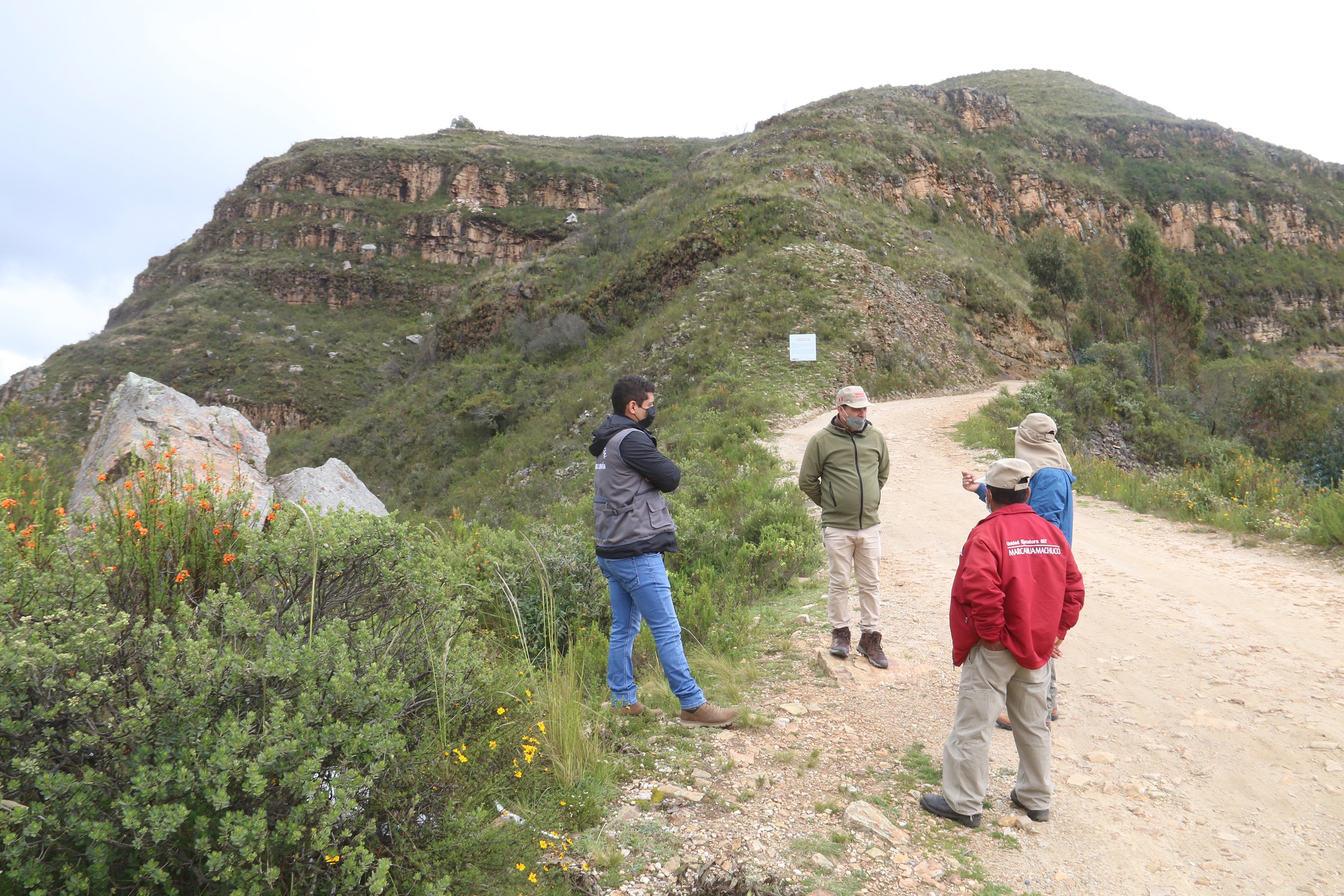 Servidores de la unidad ejecutora y municipio provincial inspeccionan la vía de acceso a Marcahuamachuco