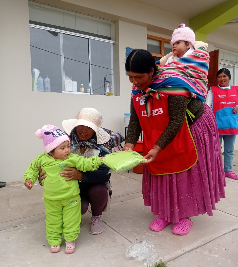 Cuna Más entrega más de 12 mil kits de abrigo a la región Puno afectadas por las bajas temperaturas