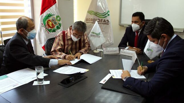 Agrobanco suscribe convenio de cooperación con Agroideas para impulsar la productividad de los pequeños agricultores