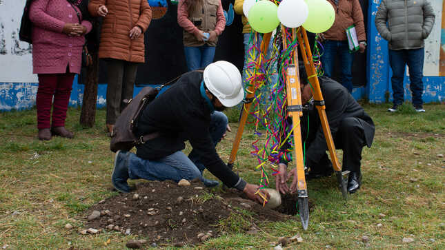 Municipalidad de Junín coloca la primera piedra para la creación de talleres educativos, comedor escolar y espacios deportivos en la Institución Educativa Integrado Libertador Simón Bolíva