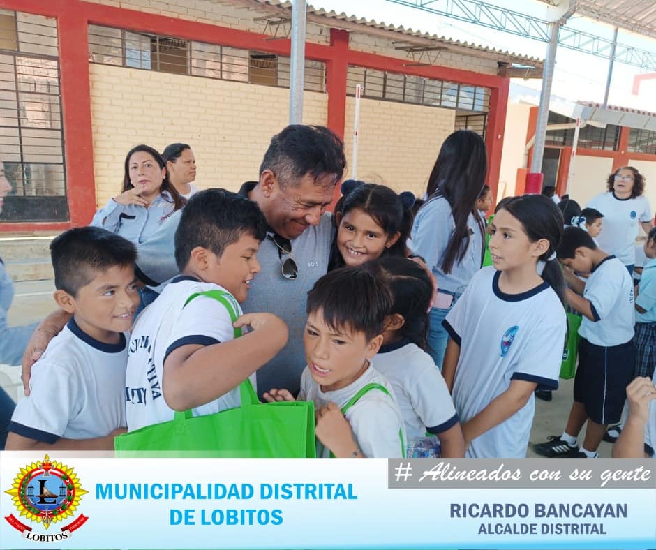 Archivo JPG de Alcalde entrega útiles escolares a niños Lobiteños.