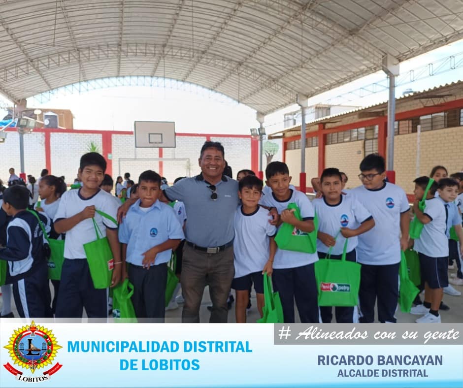 Archivo JPG de Alcalde entrega útiles escolares a niños Lobiteños.