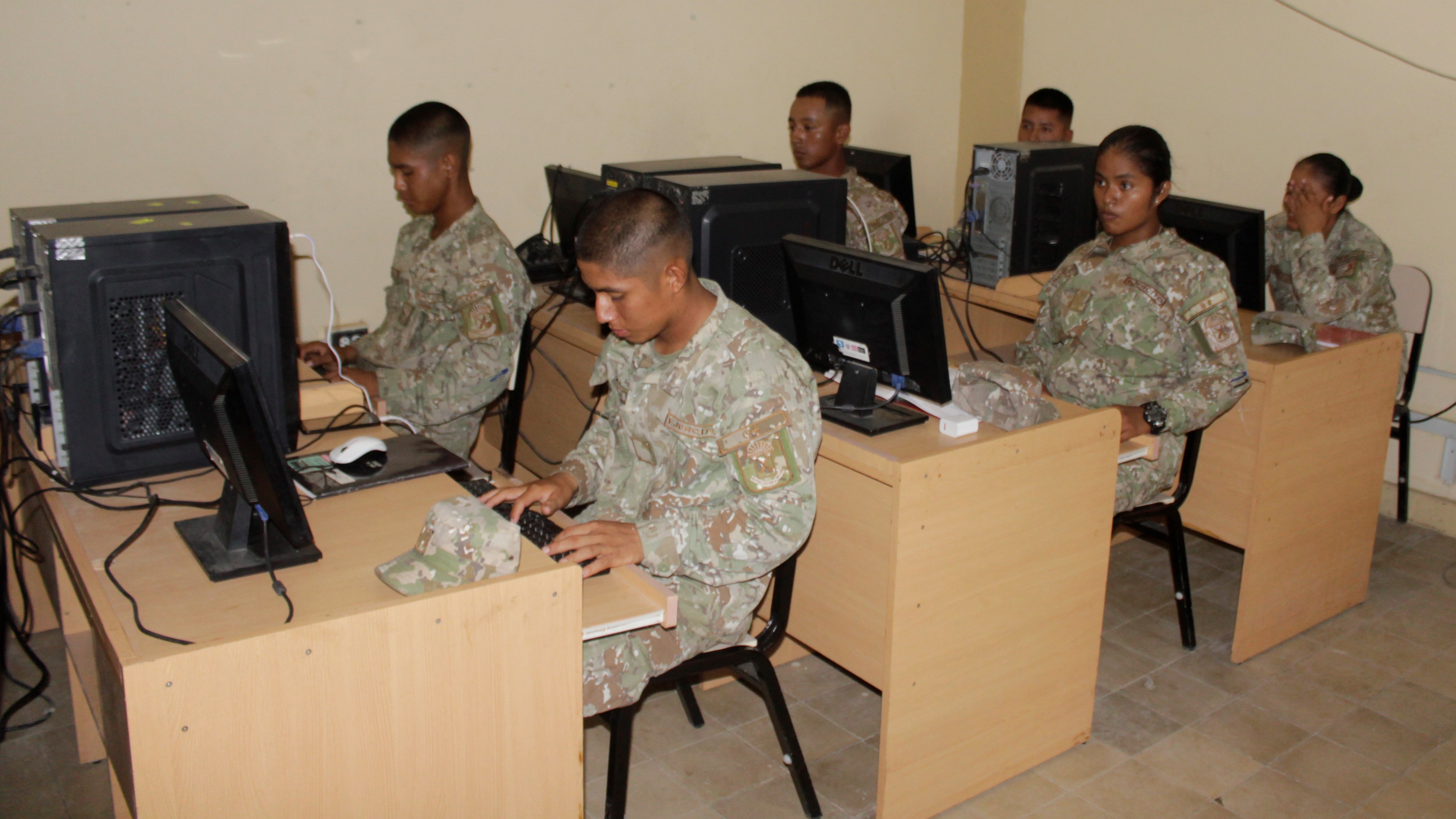 Jóvenes militares se benefician con convenio entre la UGEL Piura y El Ejército Peruano