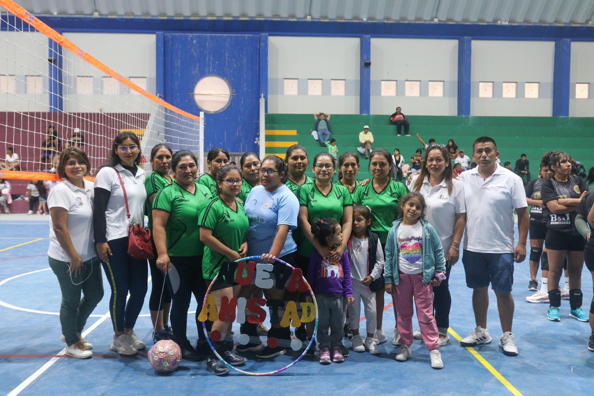 Foto de la Inauguración del torneo de voley "Campeonas de Islay"