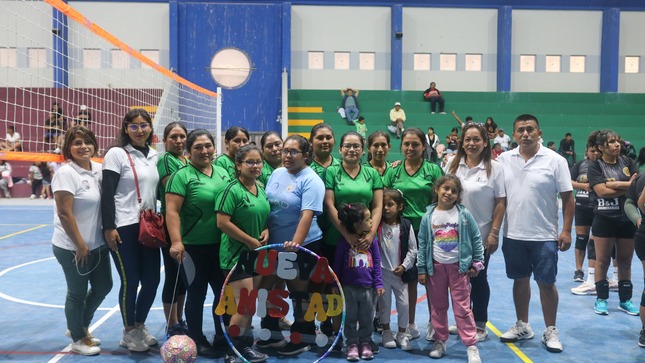 Foto de la Inauguración del torneo de voley "Campeonas de Islay" 