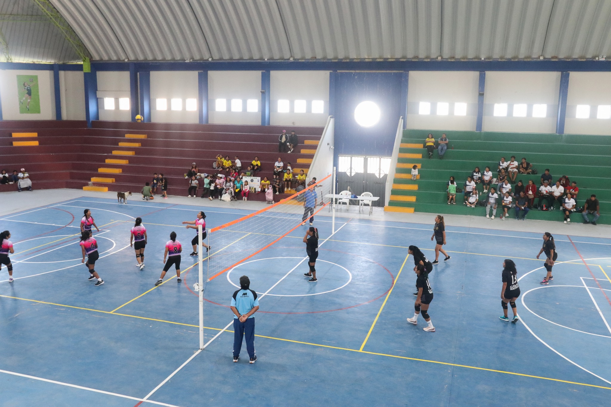 Foto de la Inauguración del torneo de voley "Campeonas de Islay"