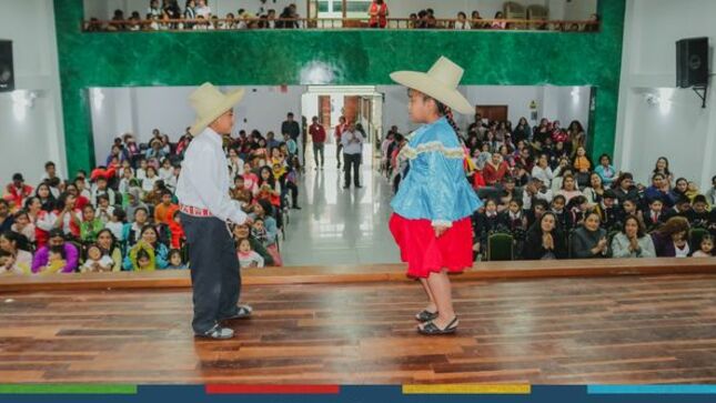 Celebración Del Niño Peruano