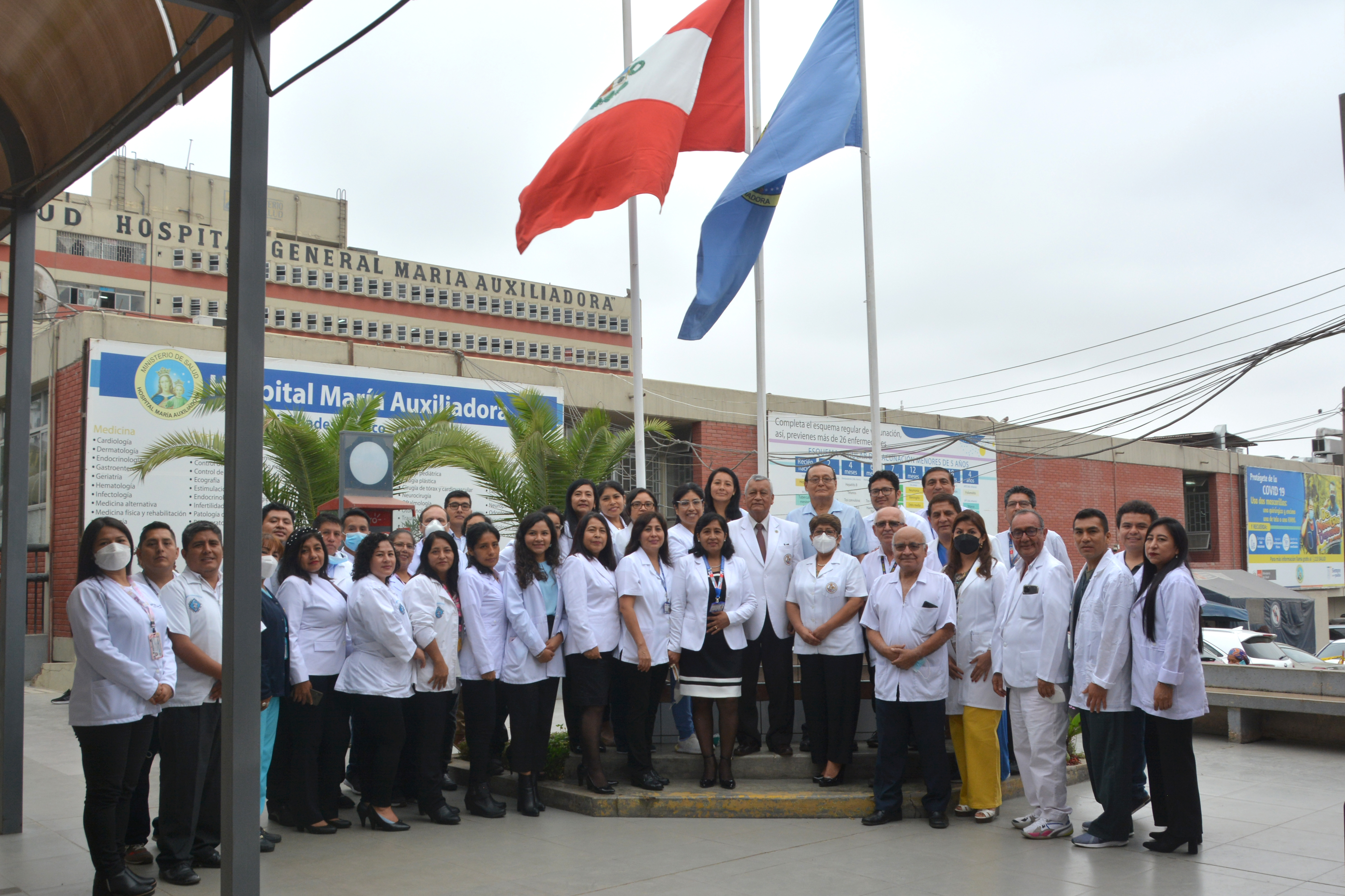 Izamiento de pabellón nacional conmemorando el “Día del Químico Farmacéutico”