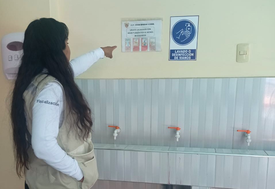 Supervisó a 40 proveedores de servicios del sector educativo, comercio y transporte en la región Moquegua para constatar el cumplimiento la norma vigente.