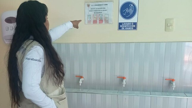 Supervisó a 40 proveedores de servicios del sector educativo, comercio y transporte en la región Moquegua para constatar el cumplimiento la norma vigente.