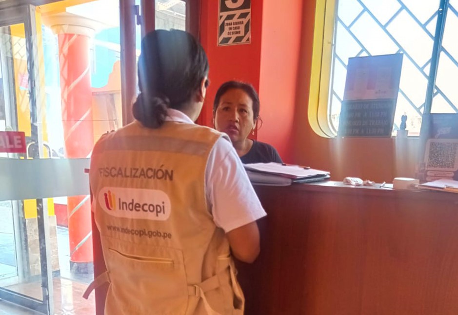 Supervisó a 40 proveedores de servicios del sector educativo, comercio y transporte en la región Moquegua para constatar el cumplimiento la norma vigente.