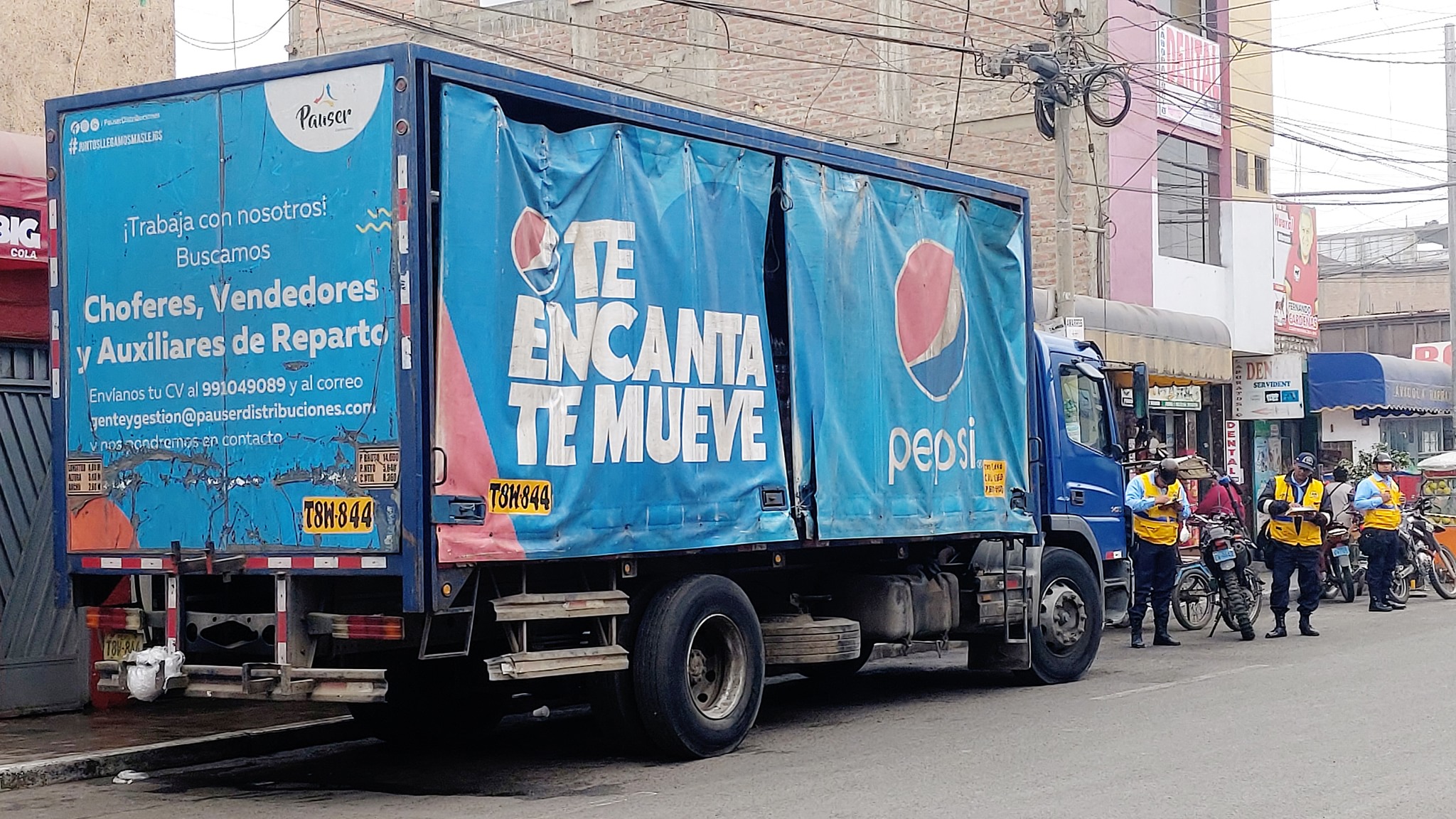 MPH realizó operativo para retirar camiones de la Av. Cahuas y exhortó a los comercios a respetar los horarios de descarga
