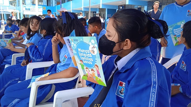 Charlas son contra el dengue y temas relacionados con la salud comunal.