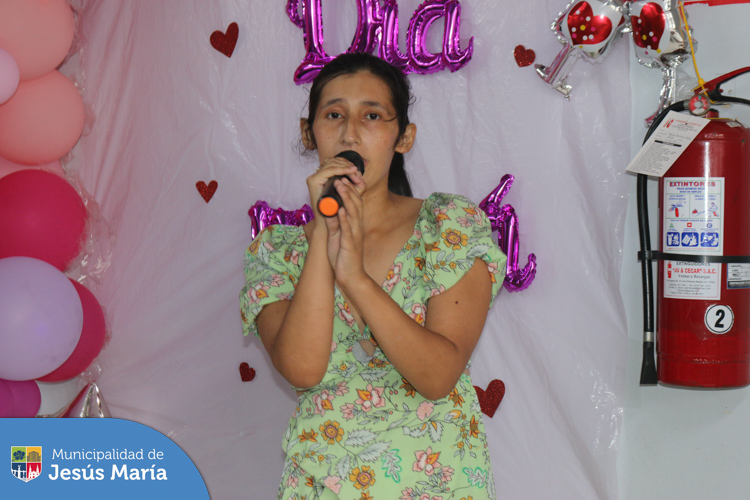 A pocos días de celebrarse 🌺 el “Día de la Madre”, la Municipalidad de Jesús María y la Casa del Adulto Mayor 👵🏼, organizaron una amena reunión para homenajear a todas las mamis en su día 🌟🎁.