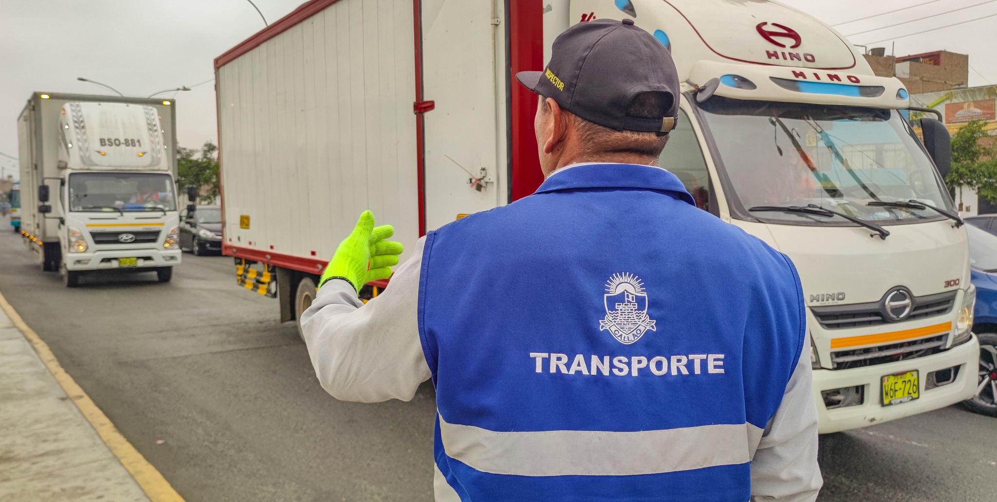 A diario, personal municipal llega a los principales puntos del primer puerto para evitar el congestionamiento vehicular propio de la “hora punta”.