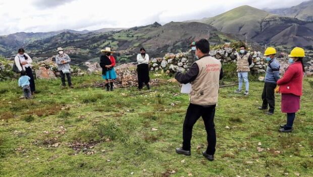 Servidores de la unidad ejecutora realizando charlas de sensibilización