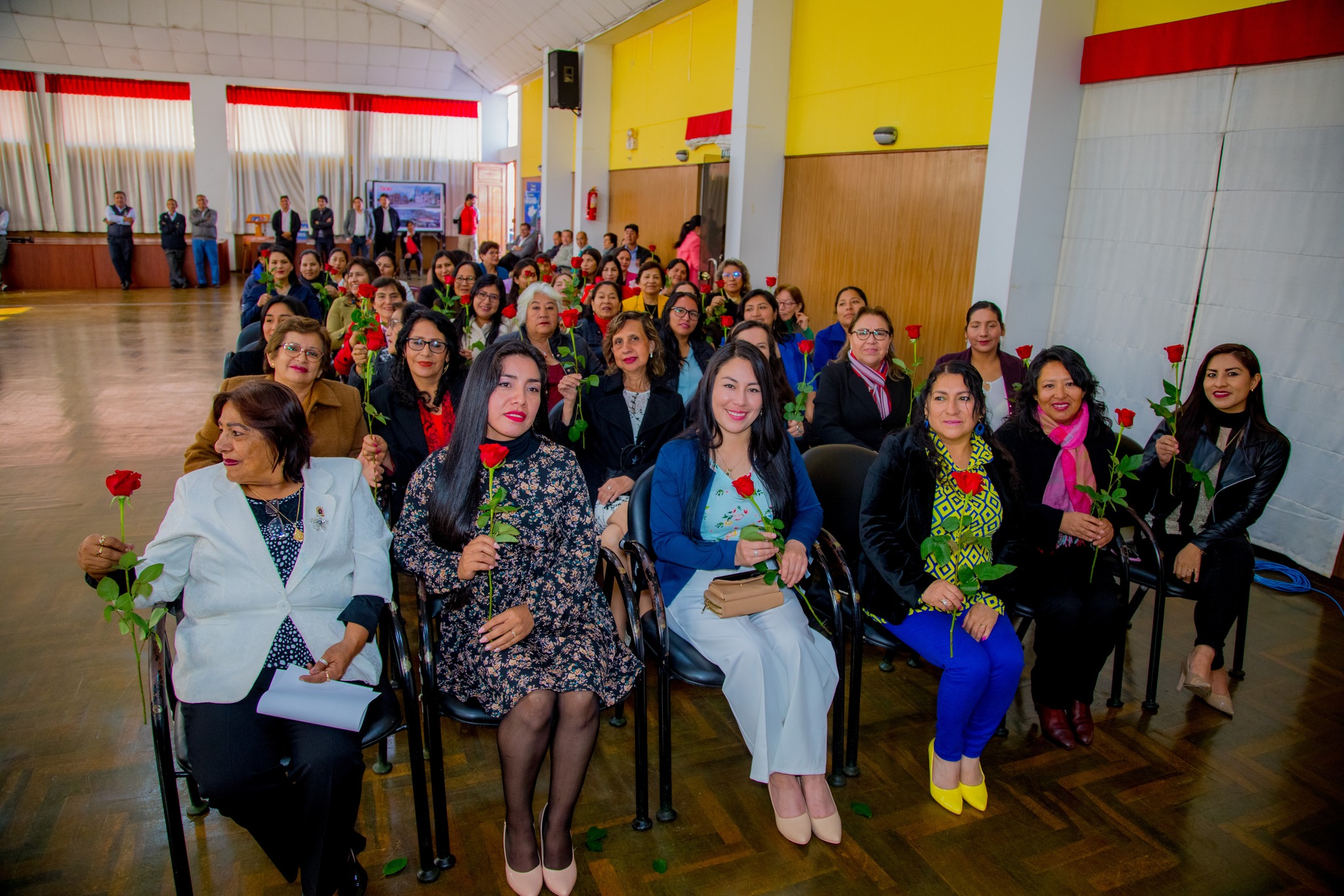 Madres que laboran en el gobierno regional de Apurímac recibieron merecido homenaje por su día