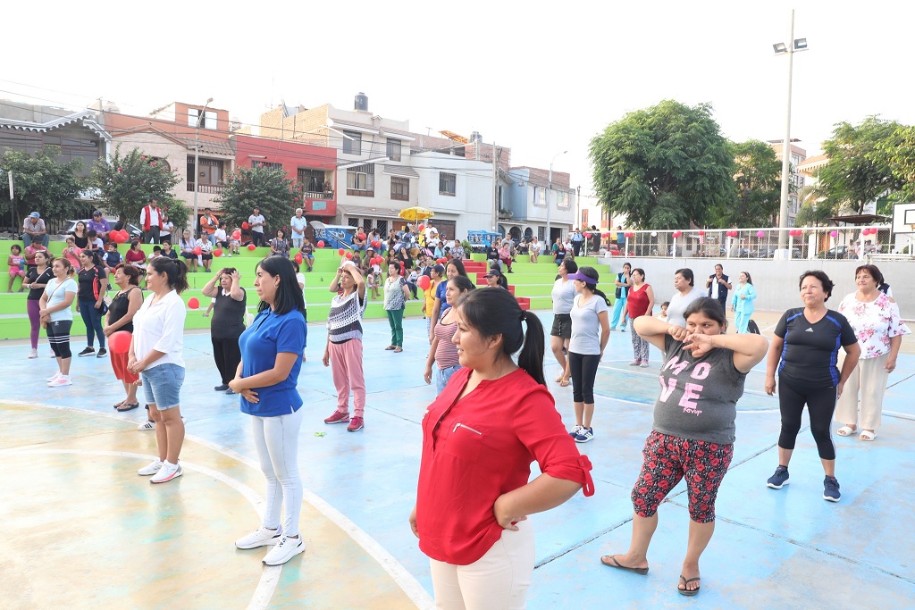 MPT y damas de la urb. La Rinconada celebraron anticipadamente el Día de la Madre.