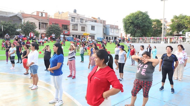 MPT y damas de la urb. La Rinconada celebraron anticipadamente el Día de la Madre.