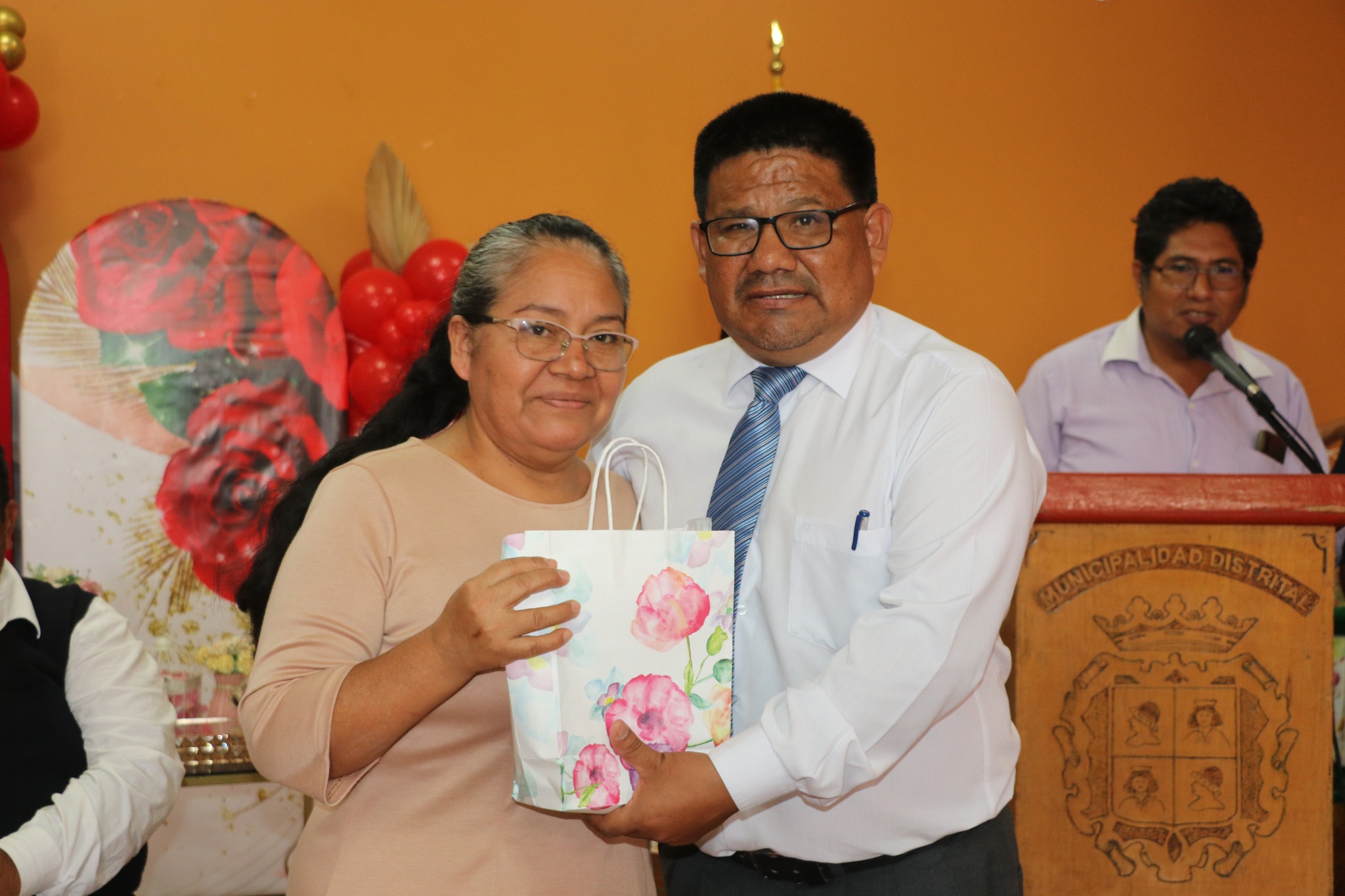 CELEBRACIÓN Del DÍA DE LA MADRE CON TRABAJADORAS MUNICIPALES.