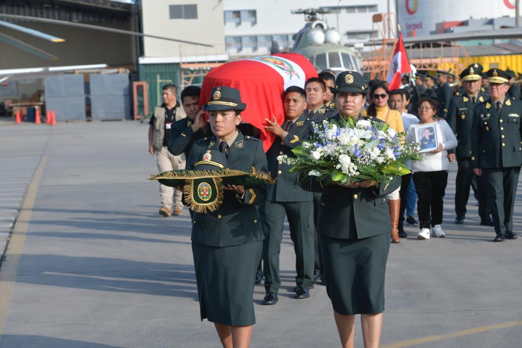 Rinden homenaje a suboficial PNP