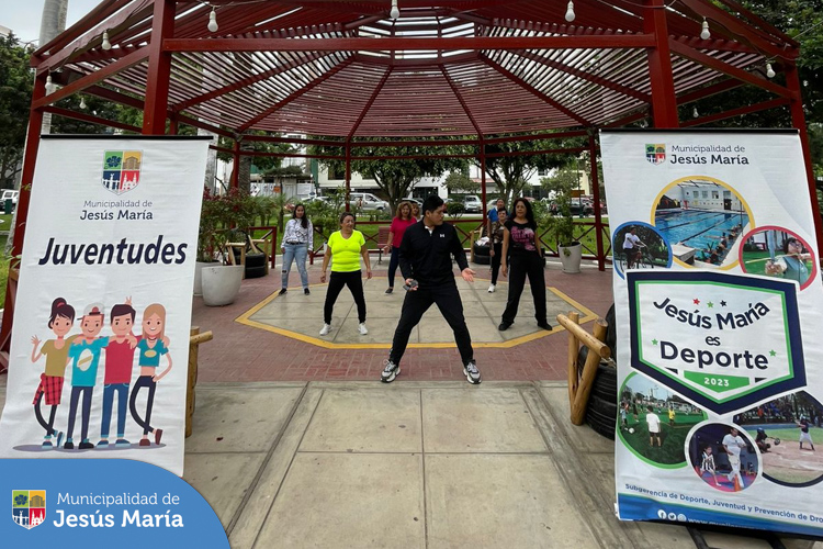 📣 Gracias a los vecinos que participaron de la exhibición gratuita de salsa y bachata 🕺🏻💃🏻 en nuestro emblemático Parque Habich 🌳.