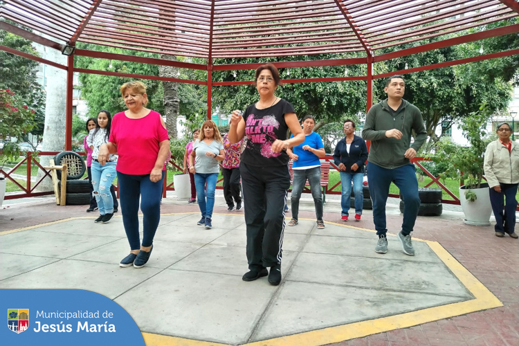 📣 Gracias a los vecinos que participaron de la exhibición gratuita de salsa y bachata 🕺🏻💃🏻 en nuestro emblemático Parque Habich 🌳.