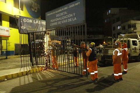 Las instalaron pensando en que se podía peatonalizar la zona cerrando el pase vehicular y terminar con el comercio ambulatorio e informal.