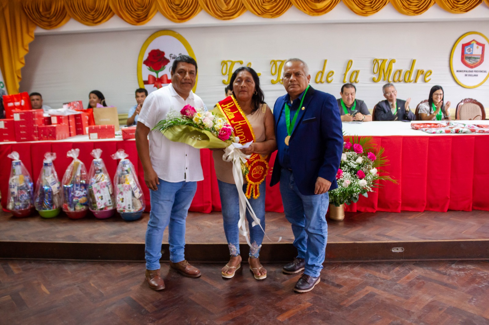COMUNA SULLANERA RINDE HOMENAJE A MADRES TRABAJADORAS