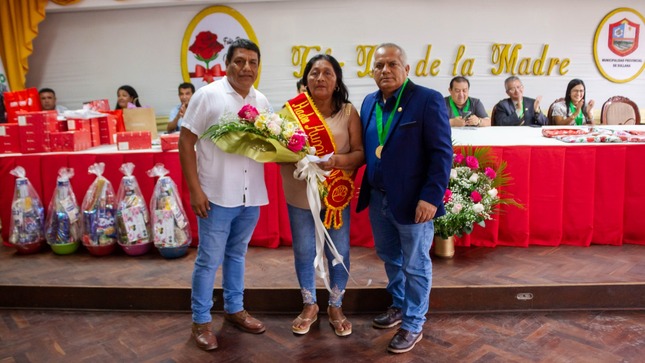 COMUNA SULLANERA RINDE HOMENAJE A MADRES TRABAJADORAS