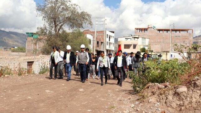 Autoridad edil otorga terreno y da inicio a la adecuación del espacio para las instalación de la I.E. "Nuestra Señora de Lourdes"