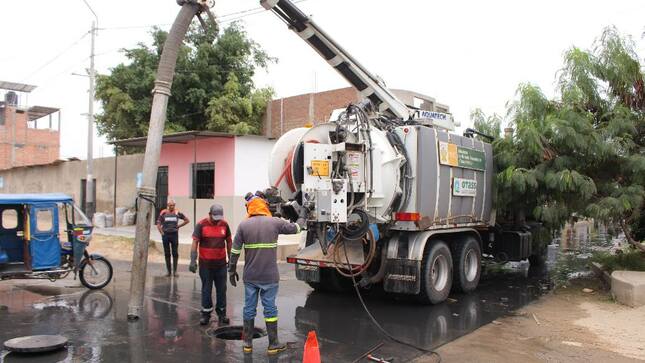 GRACIAS A COORDINACIONES DE ALCALDE Y LA EPS GRAU SE VIENEN SOLUCIONANDO PROBLEMAS DE ALCANTARILLADO