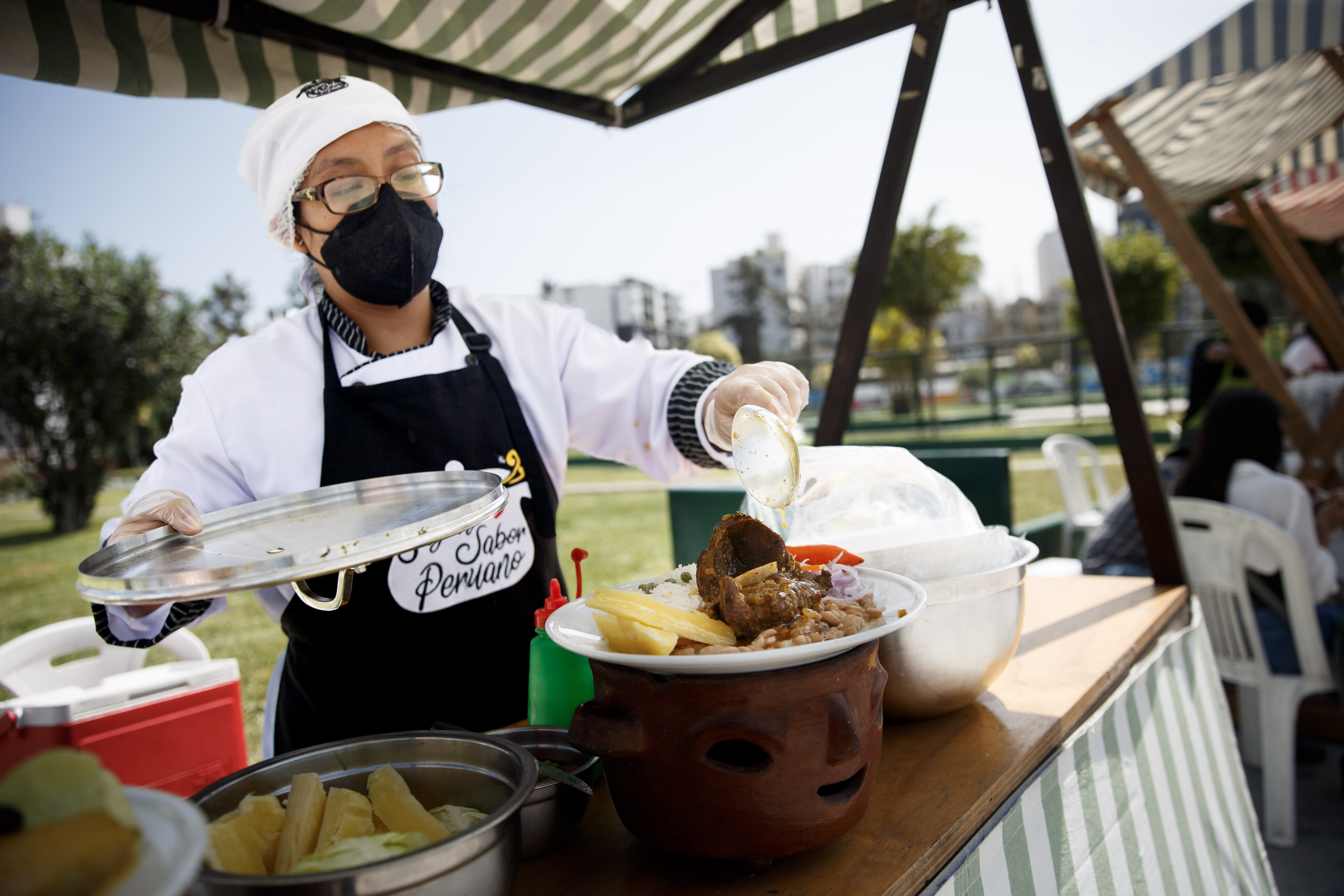 Surquillanas celebran “Día de la Madre” en feria gastronómica.