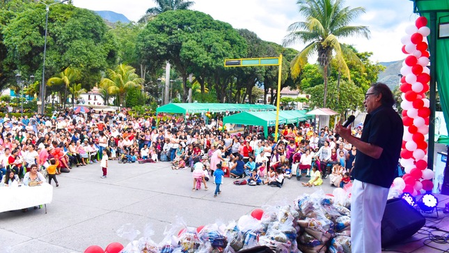 Municipalidad provincial brinda saludo y agasajo por el día de la madre con final del concurso de canto Buscando Talentos Convencianos