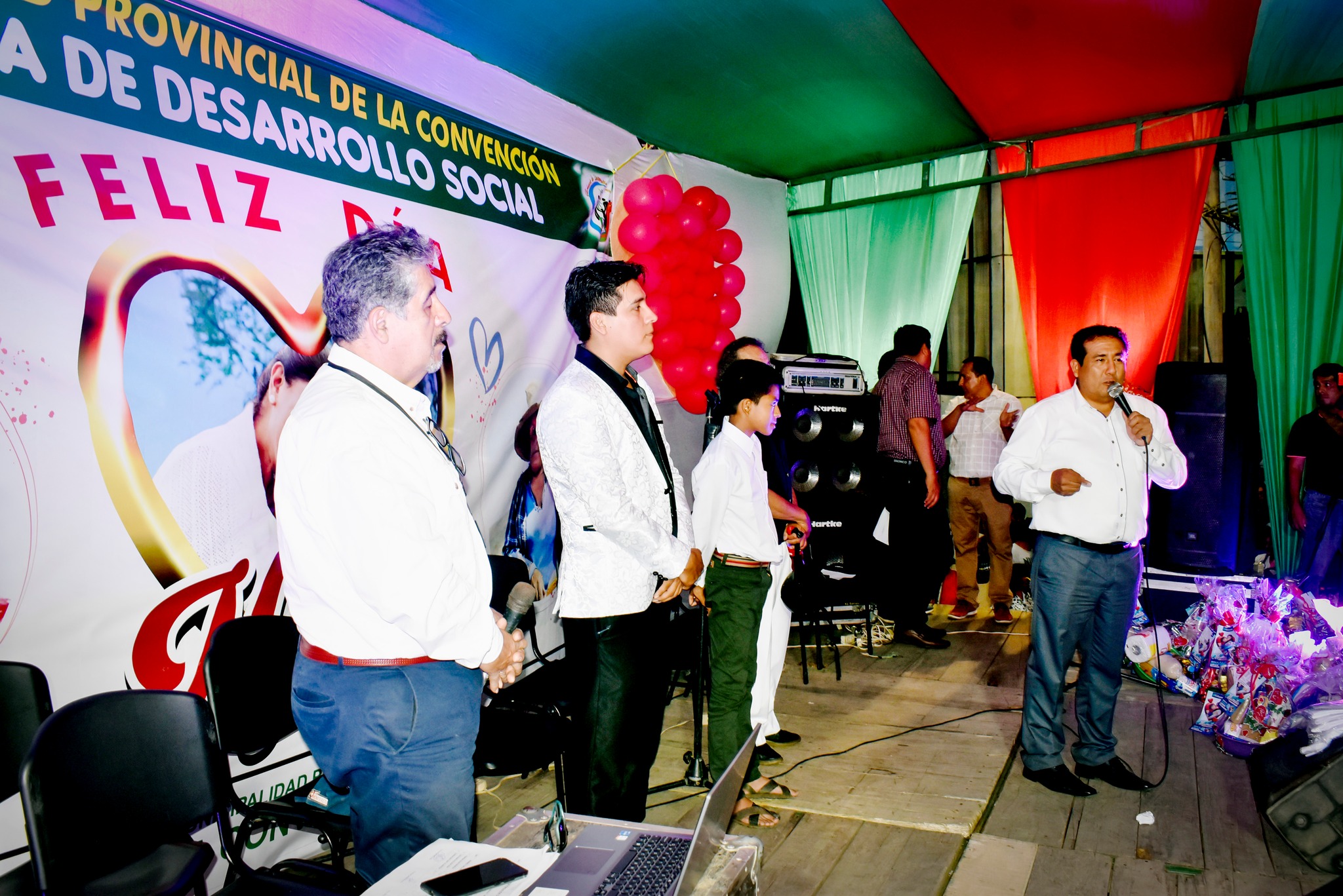Municipalidad provincial brinda saludo y agasajo por el día de la madre con final del concurso de canto Buscando Talentos Convencianos