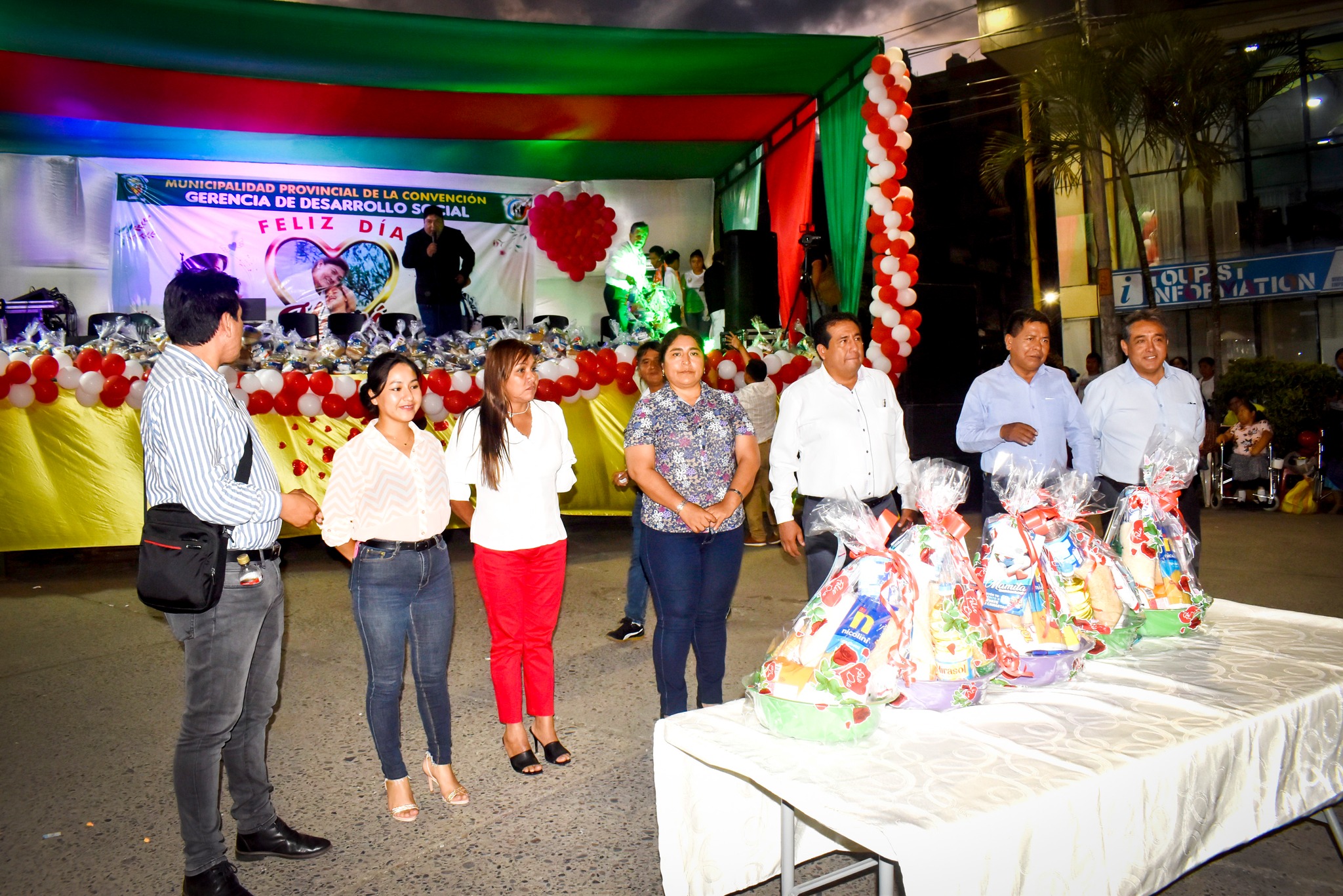 Municipalidad provincial brinda saludo y agasajo por el día de la madre con final del concurso de canto Buscando Talentos Convencianos
