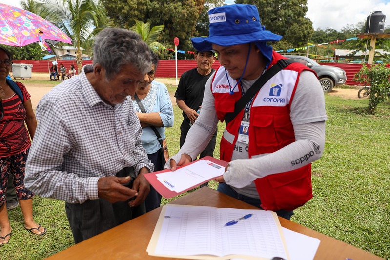 Entrega de títulos ucayali