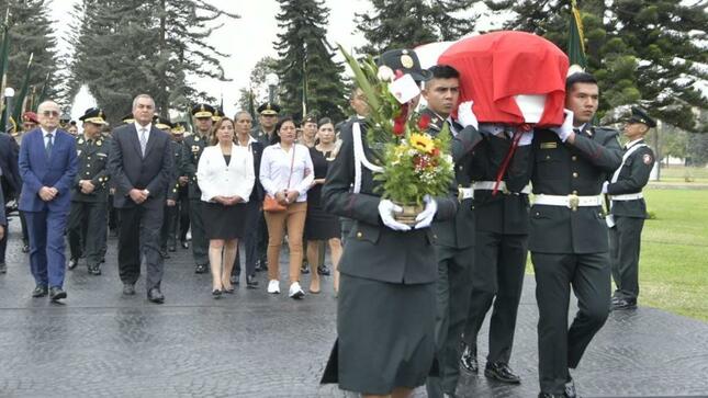 Despiden con honores a valerosa policía que perdió la vida durante enfrentamiento armado en Puno