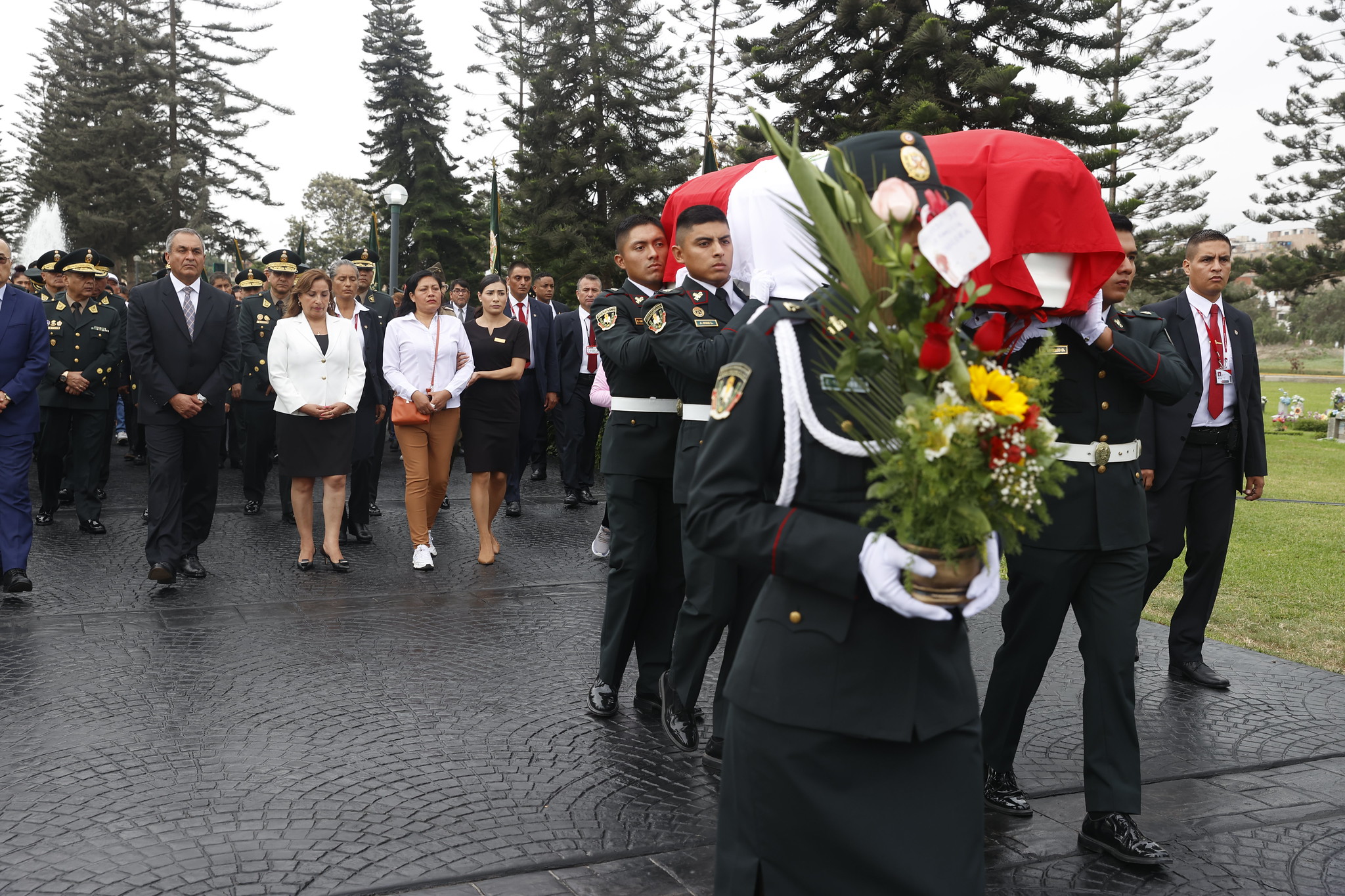 Fotografía del homenaje póstumo a la suboficial de la Policía Nacional, Olenka Dayanne Cabrera Machacuay.