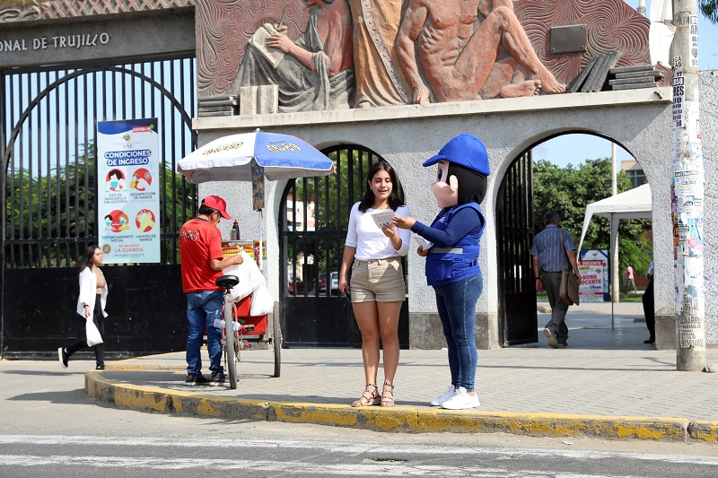 Estudiantes de la UNT fueron sensibilizados sobre tránsito seguro.