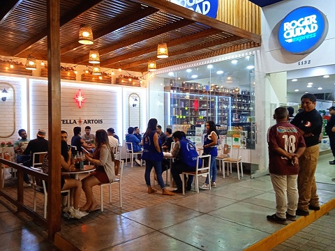 Este local no tenía licencia para consumo de licor y también fue intervenido.