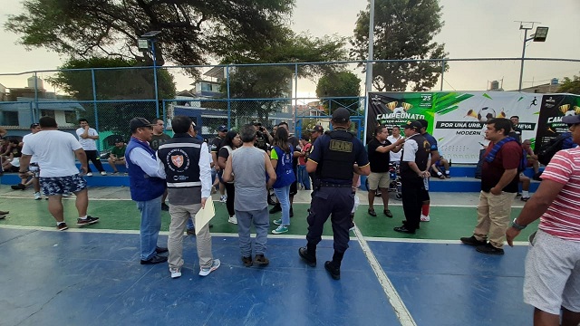 Un parque donde se realizaba una actividad deportiva y show artístico con venta de comida y licor fue intervenido por la MPT.