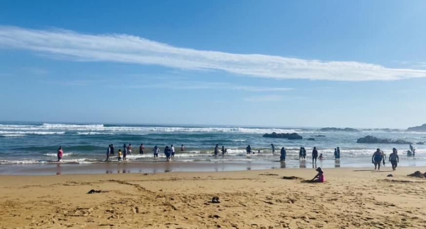 Más de 120 personas con discapacidad participaron de un día recreativo en la playa de Ite “Arena Blanca”, que incluyó el traslado al balneario ida y vuelta, el servicio de alimentación y un taller de inserción socio cultural y deportivo.