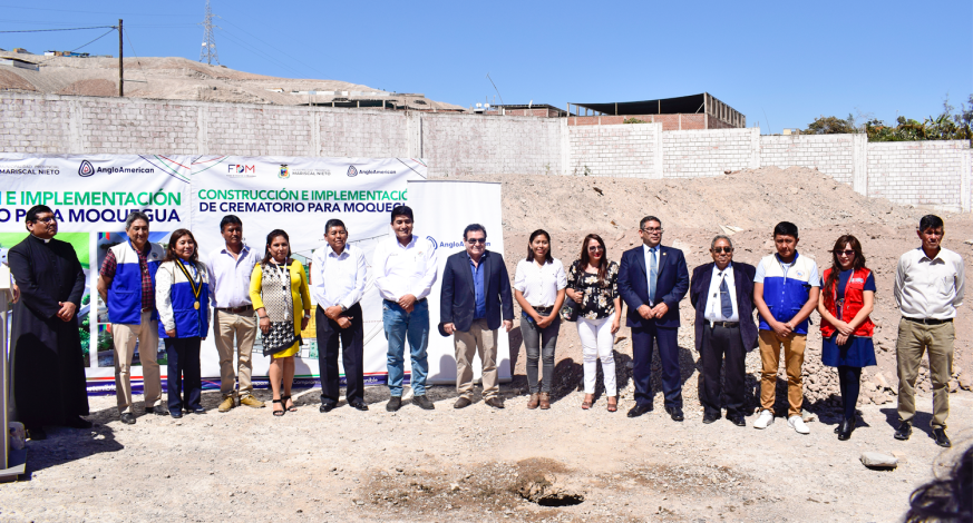 Con el compromiso de mejorar la calidad de vida de la población, el alcalde provincial de Mariscal Nieto John Larry Coayla, llegó hasta el Centro Poblado de Chen Chen para participar de la colocación de la primera piedra del crematorio en nuestra provincia.