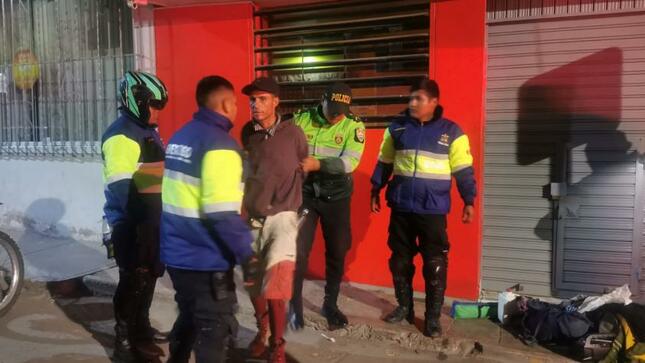 Gracias a una eficiente labor coordinada entre el Serenazgo de Mariscal Nieto y la Policía Nacional del Perú (PNP) se logró la captura de un ciudadano de nacionalidad colombiana que portaba un arma blanca y un arma de fuego.